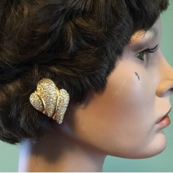 Vintage CHRISTIAN DIOR Pave Rhinestone Gold Plated Shell Shape Clip On EARRINGS - Picture 6 of 6